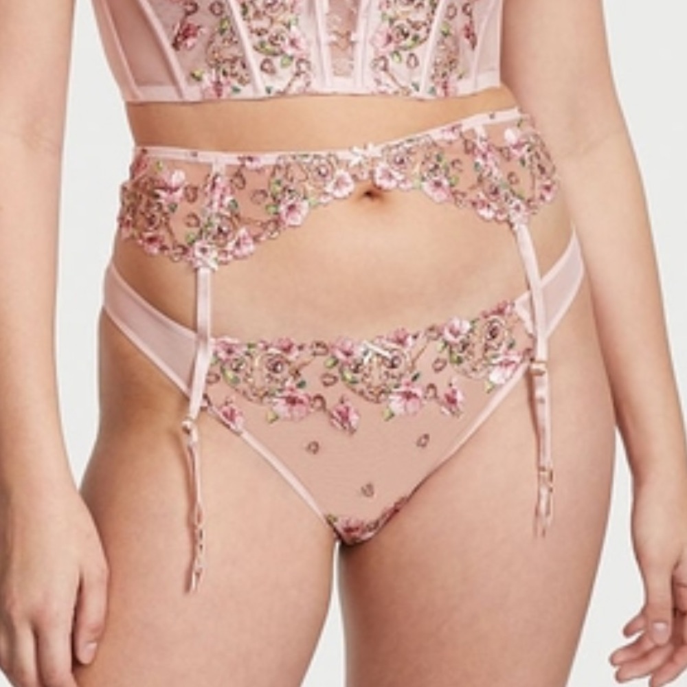 NWT Victoria’s Secret Floral Heart Embroidery Garter Belt lock key dream angels